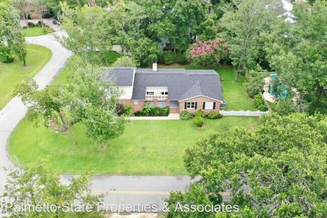 Building Photo - 4 br, 3.5 bath House - 8 Held Circle