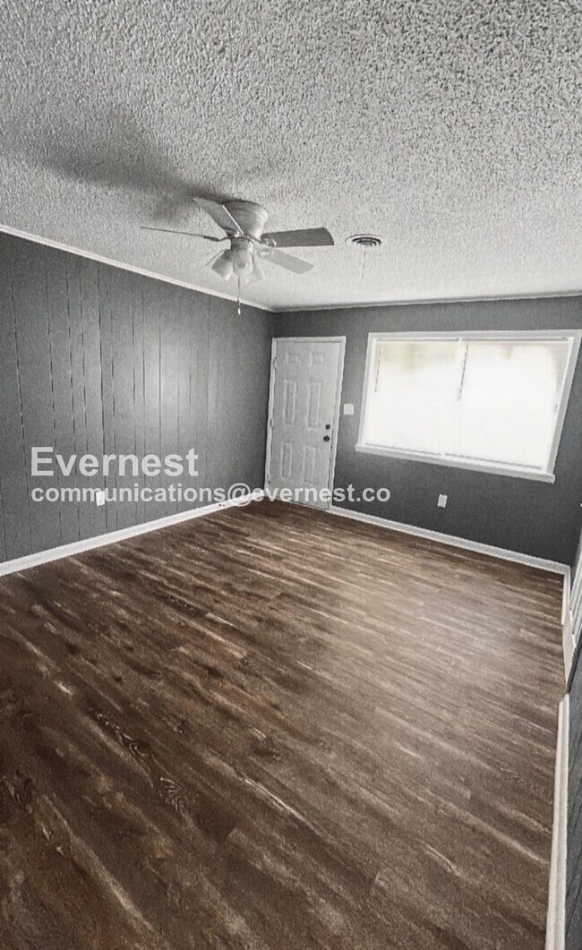 Foto del edificio - 4922 E Willow St