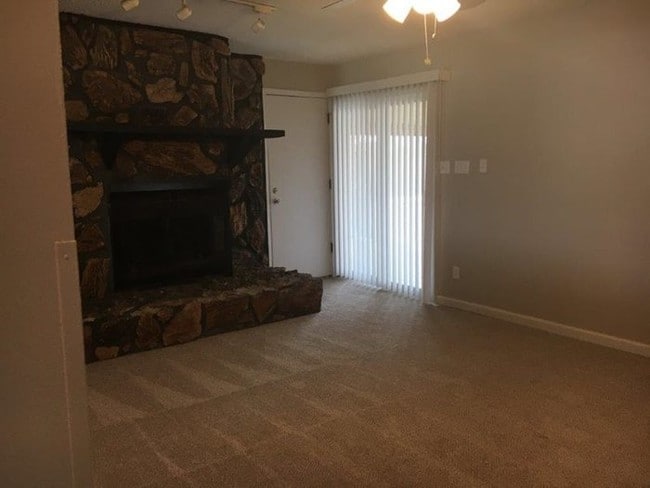 Building Photo - 11814 Seven Hills Dr
