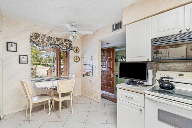 Foto del edificio - 7341 Amberly Ln