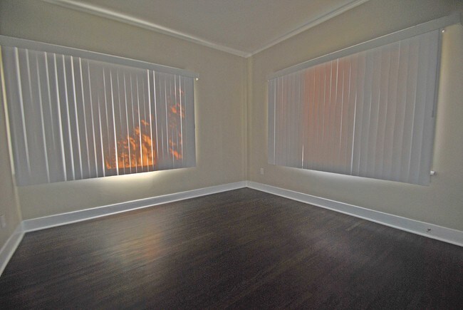 Foto del edificio - 1642 W 65th Pl