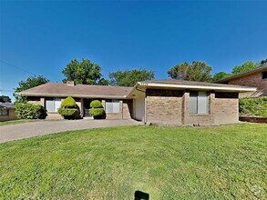 Building Photo - 5525 Fox Hill Ln