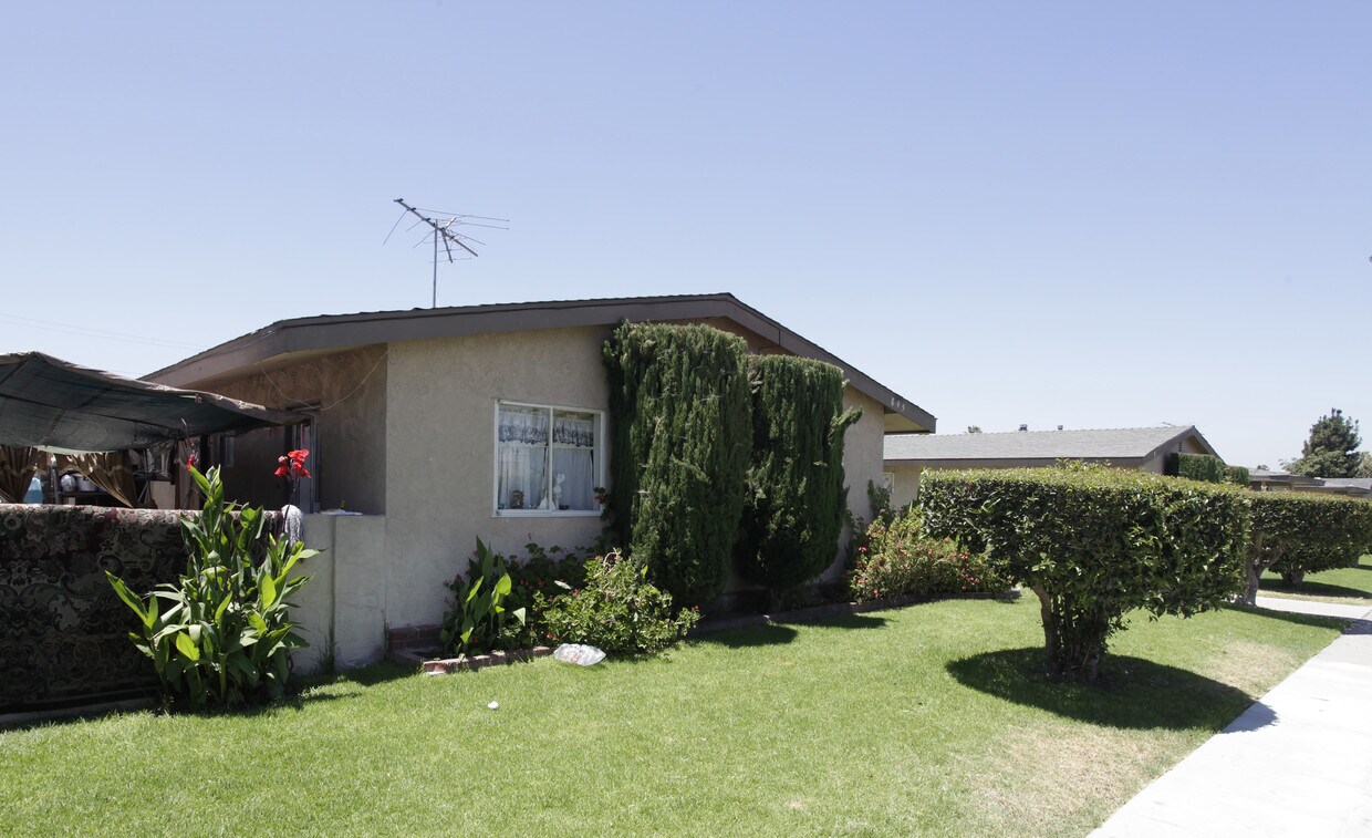 Primary Photo - 891-895 S Olive St