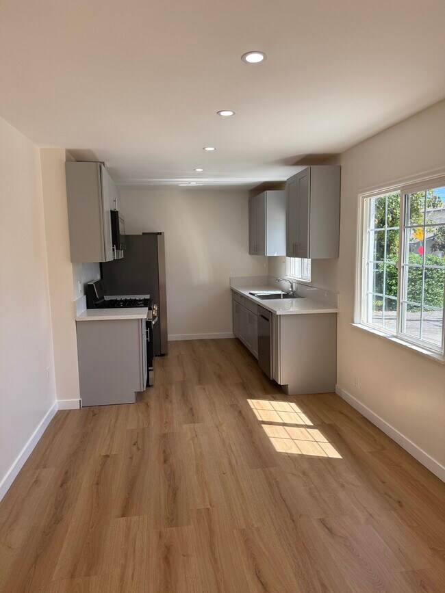 Cocina y comedor - 11307 Miranda St