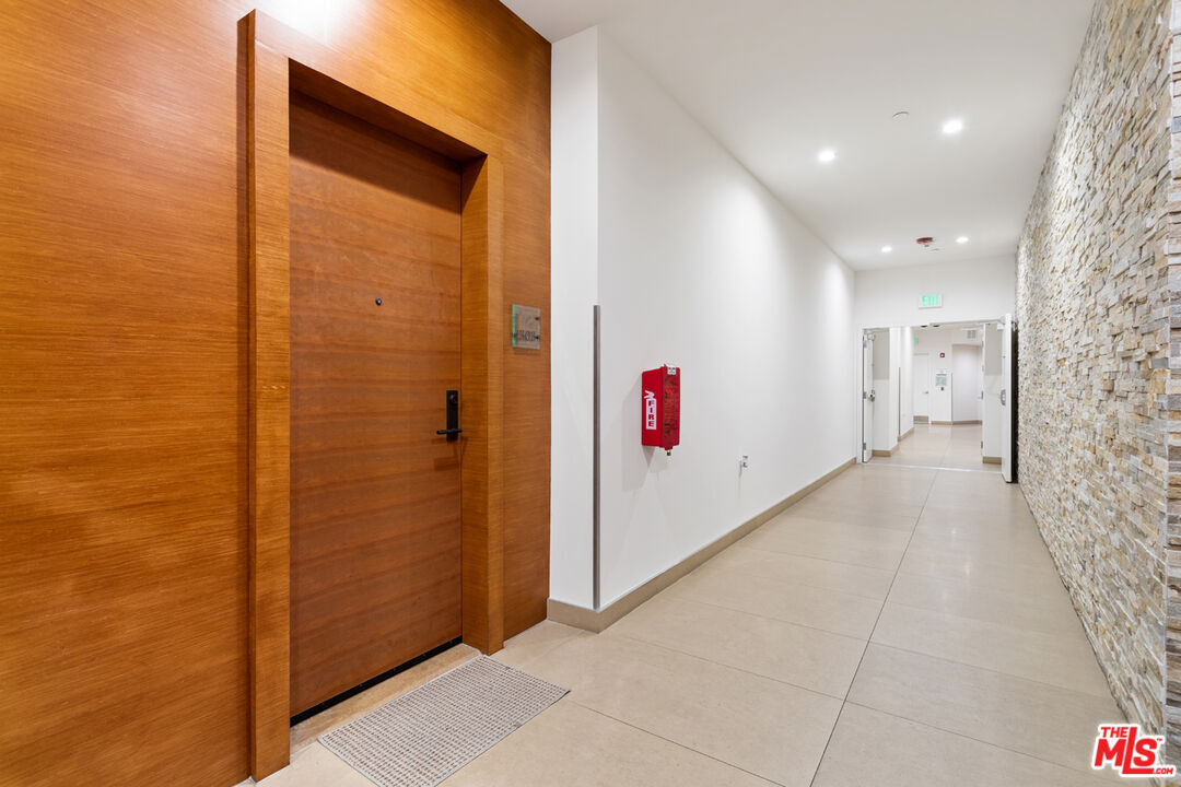 Foto principal - 225 S Hamilton Dr