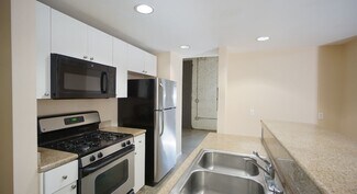 Building Photo - 922 W 23rd St