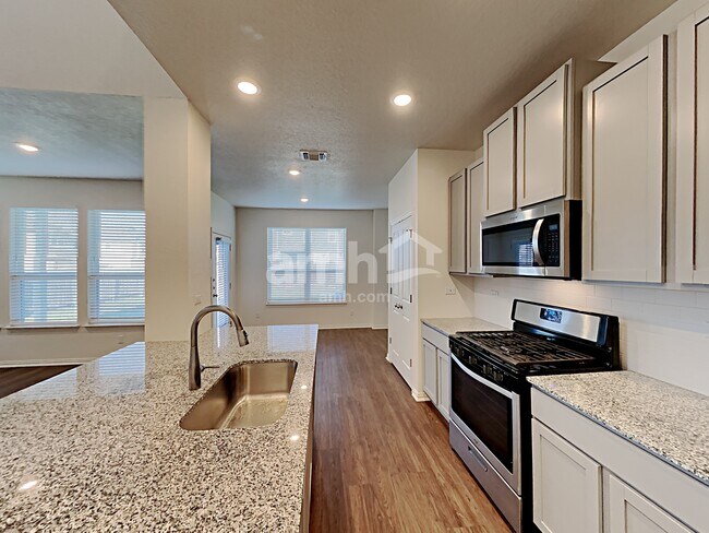 Building Photo - 2709 Wolfcreek