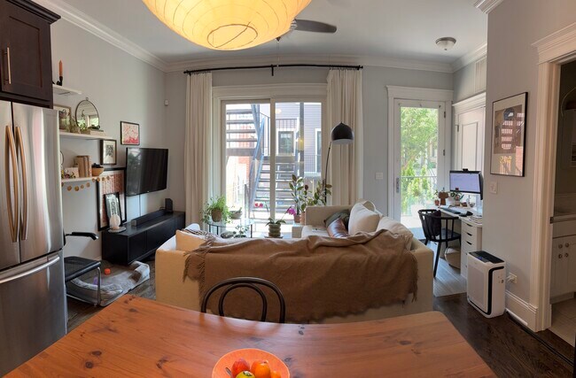 Foto del edificio - 1827 W Melrose St