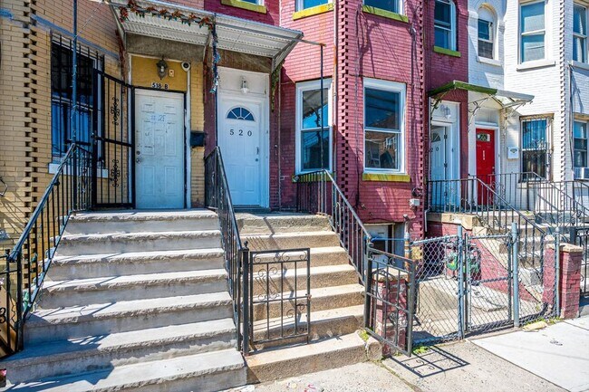 Building Photo - 520 E Jersey St