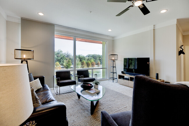 Foto del edificio - 717 SW 5th Ave