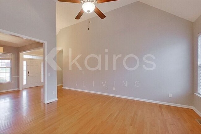 Foto del edificio - 605 Sophia Ct