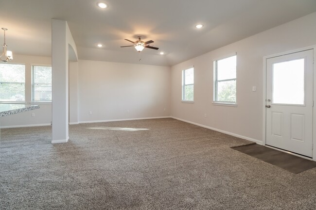 Building Photo - 14701 Country Club Dr