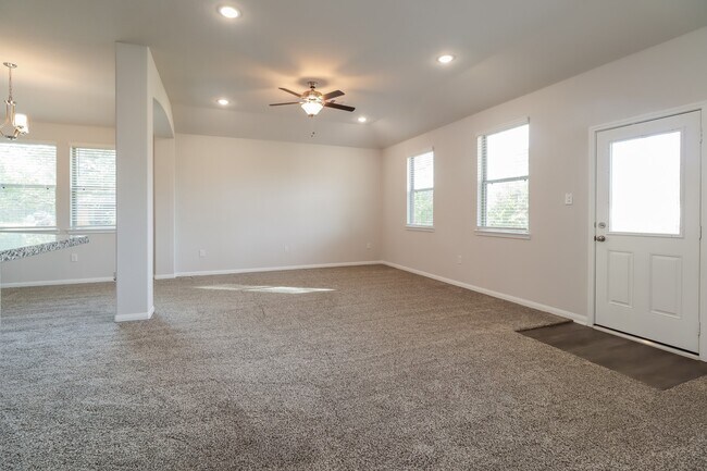 Foto del edificio - 14701 Country Club Dr