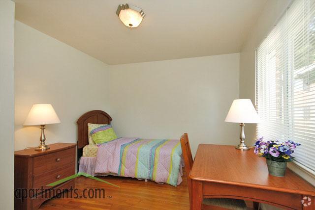 Bedroom - Deering Manor