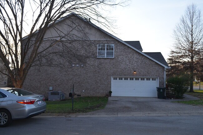 Foto del edificio - 1401 Peppermint Ln