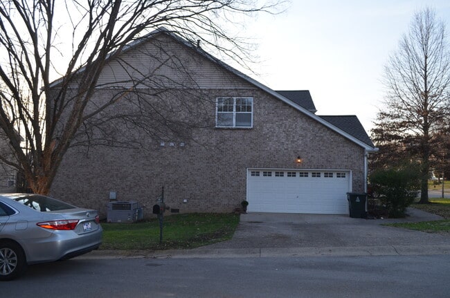 Photo - 1401 Peppermint Ln House