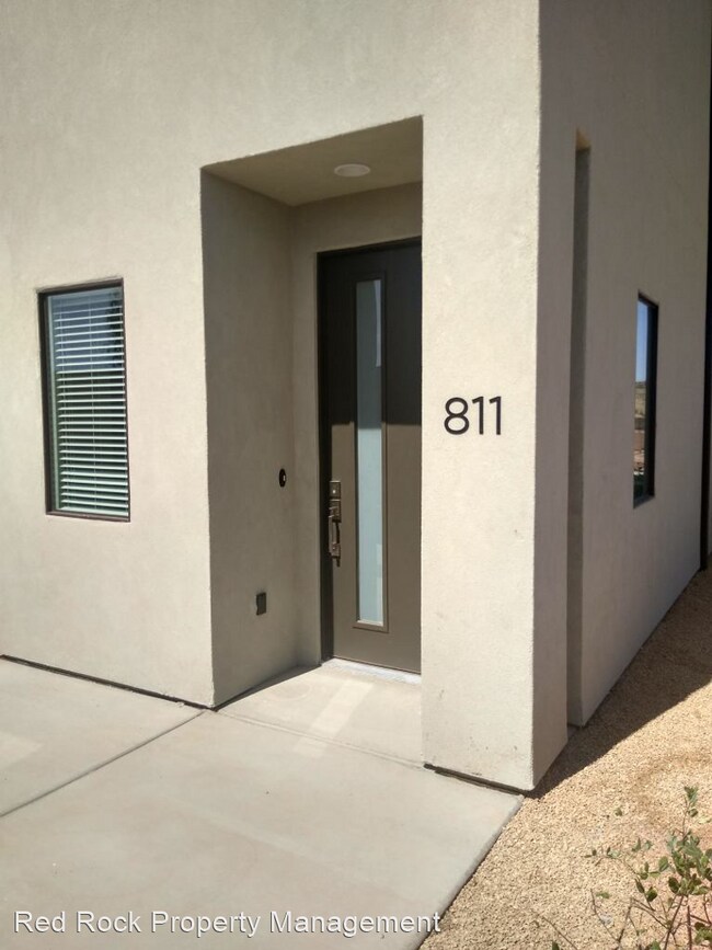 Foto del edificio - 3 br, 2.5 bath House - 811 S. Black Alder ...