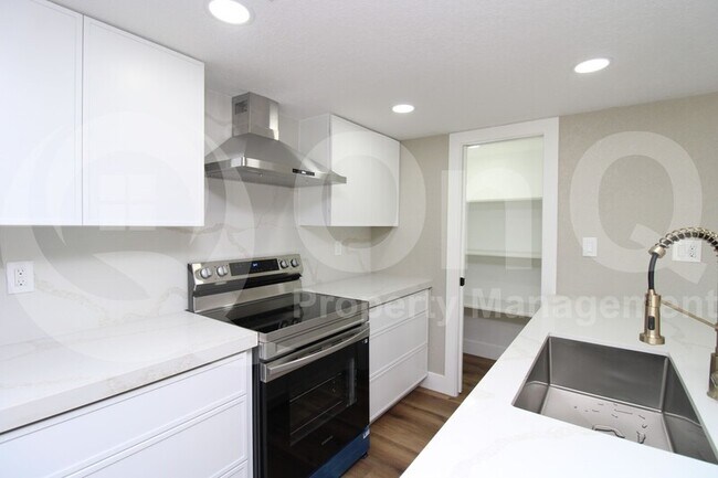 Foto del edificio - 6021 N 79th St