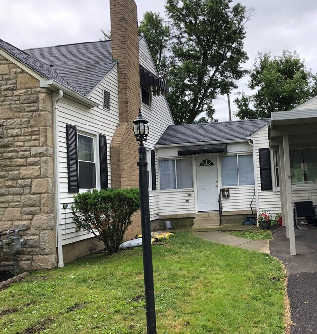 Building Photo - 1731 Apt B