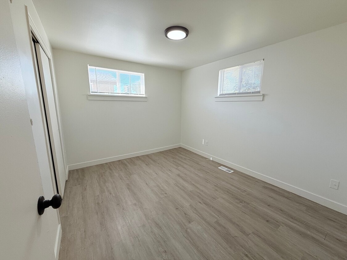 Building Photo - 3440 S 200 E