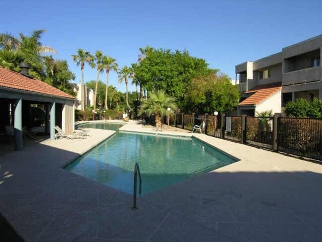 Building Photo - Nice 2 bedroom 2 bath in Mesa!