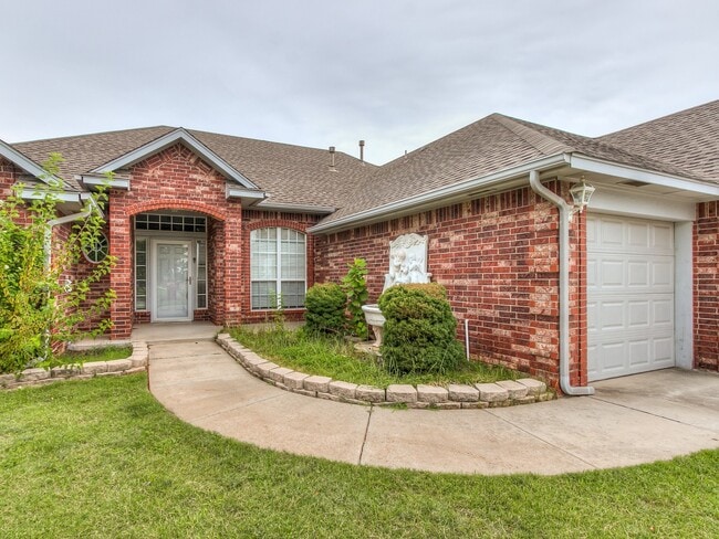Photo - Stunning Open-Concept Home with Luxury Primary Suite & Outdoor Living