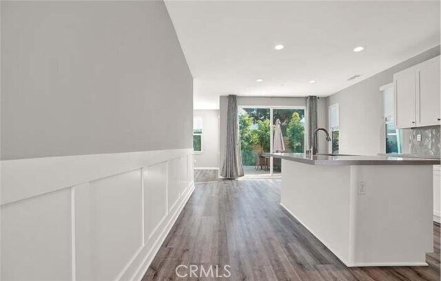 Building Photo - 405 Aura Dr