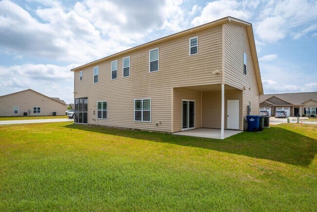 Foto del edificio - 2300 Sweet Bay Drive.