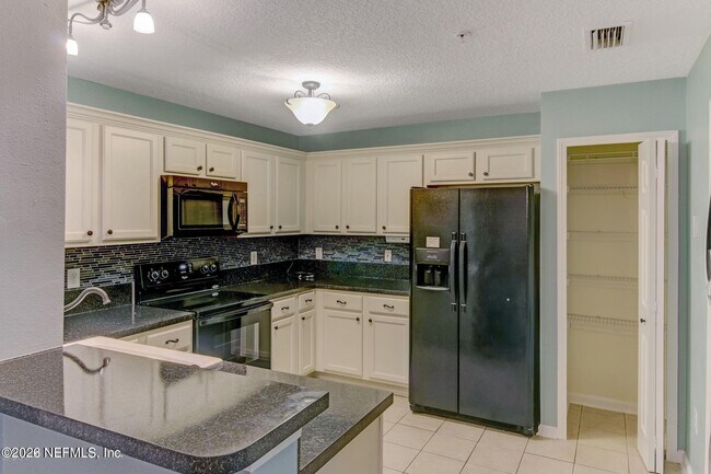 Building Photo - 6057 Maggies Cir