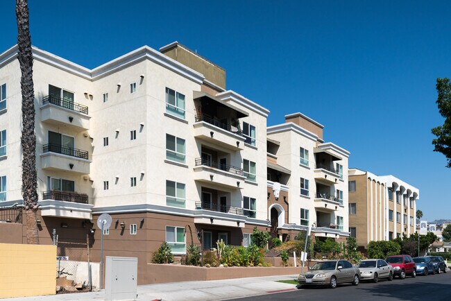 Foto del edificio - 1117 N Orange Dr