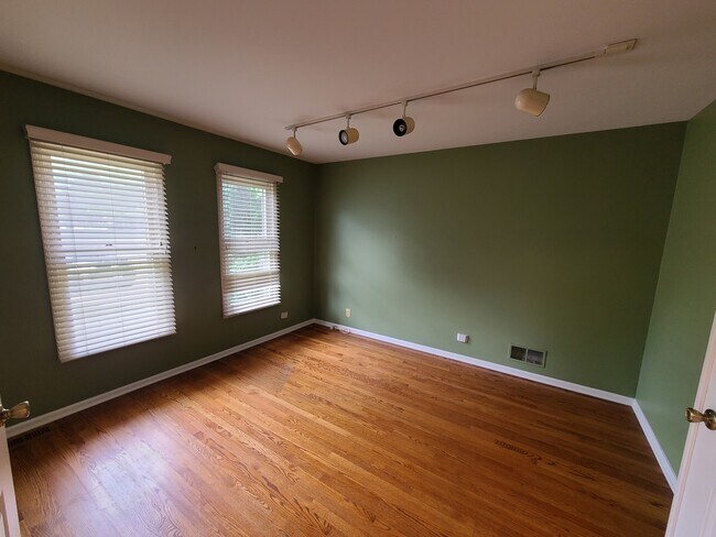 Building Photo - 52 Chestnut Terrace