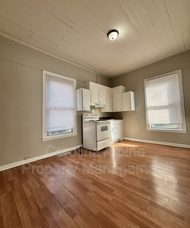 Photo - 402 N Poplar St House