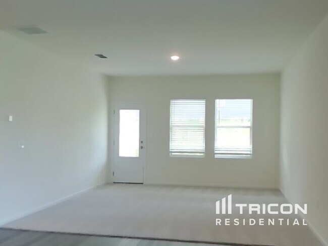 Building Photo - 1050 Large Poppy Dr