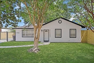 Building Photo - 1724 Elmview Dr