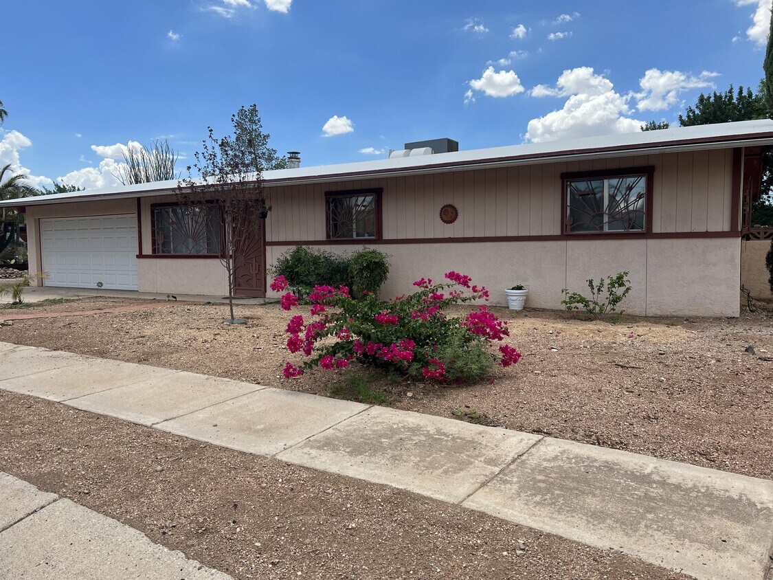 Primary Photo - 3931 W Sunny Hills Pl