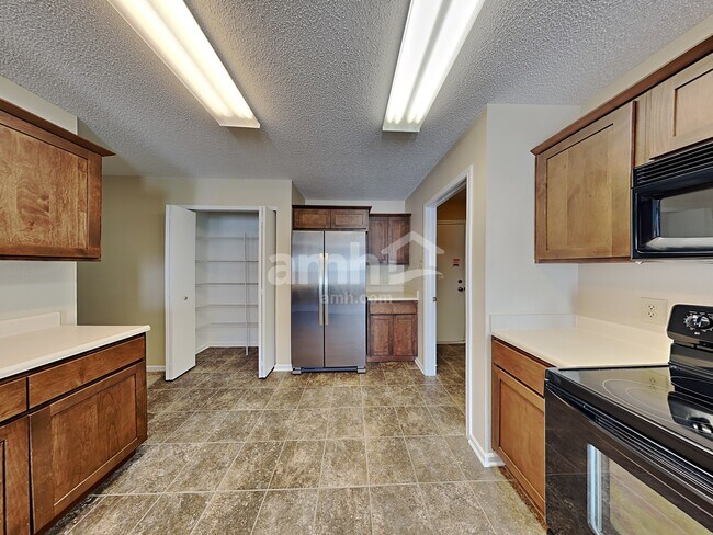 Foto del edificio - 717 Hickory Pine Dr