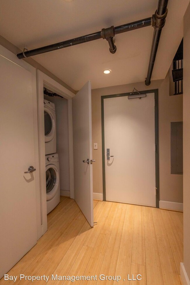 Building Photo - 1 br, 1 bath House - 22 S Howard St Apt R-204