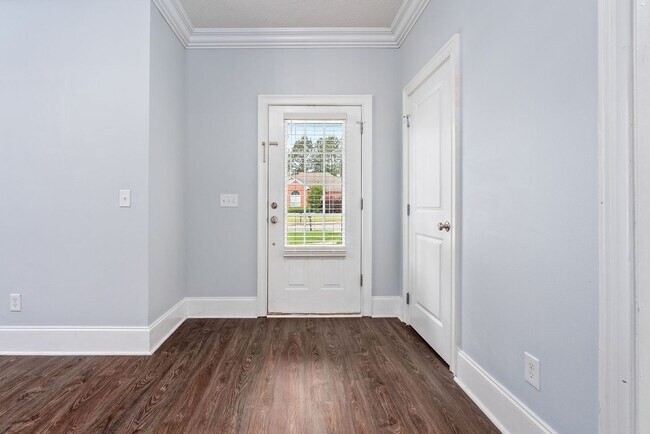 Foto del edificio - 1417 Cloverbrook Cir