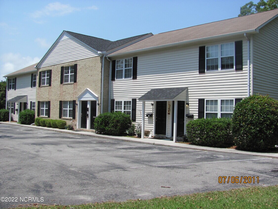 103 Short St Unit D, Beaufort, NC 28516 Room for Rent in Beaufort, NC