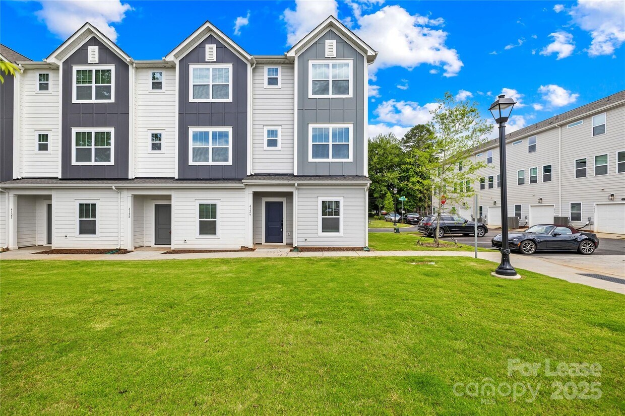 Primary Photo - 4126 Salient St