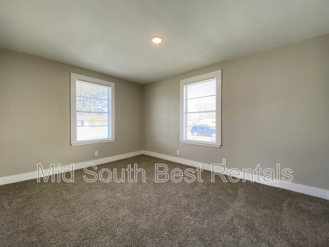 Building Photo - 828 Jane Dr