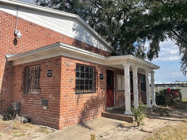 Foto del edificio - 1408 Holden Ave