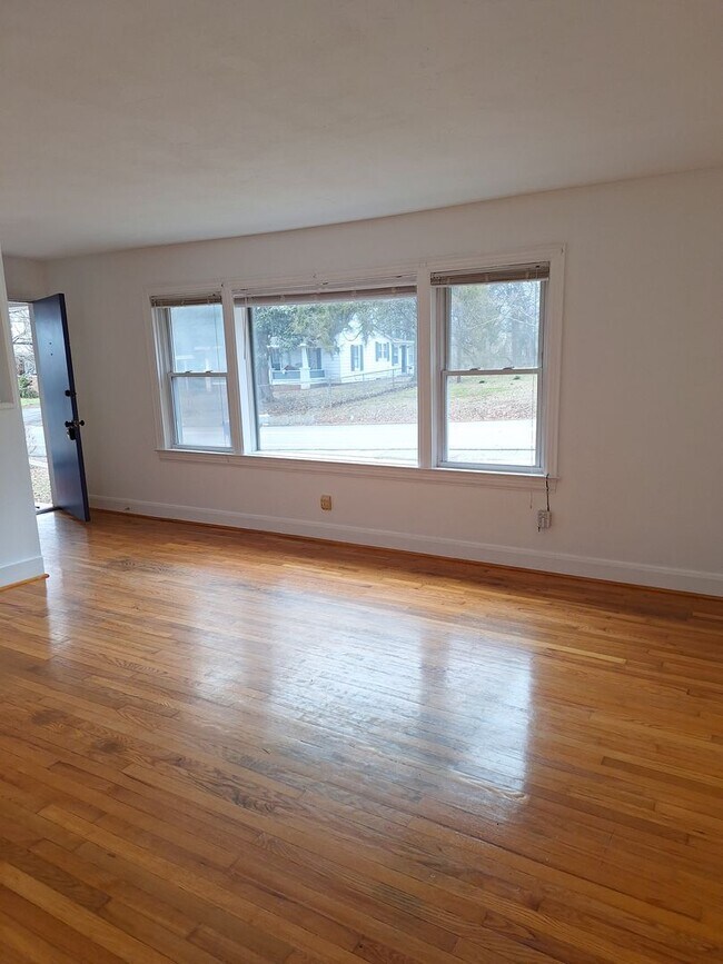 Foto del edificio - 450 Highland Ave NW