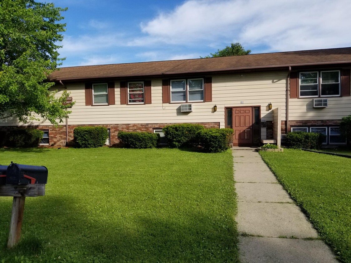 Primary Photo - 103 Parkview Cir