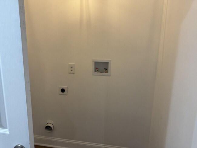 Foto del edificio - 3048 Cherry Blossom Ln