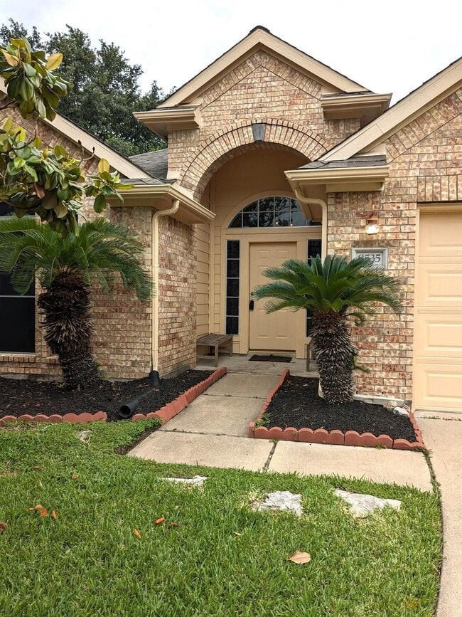 Building Photo - 8535 Regalbrook Dr