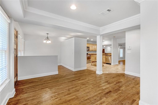 Building Photo - 924 E 52nd St