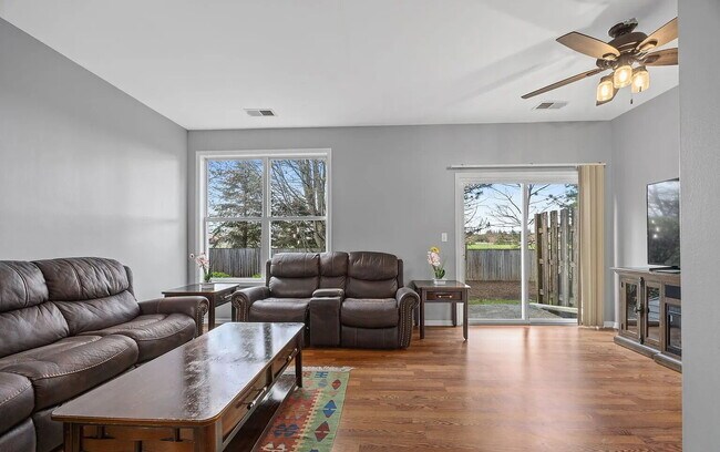 Foto del edificio - Experience Elevated Living