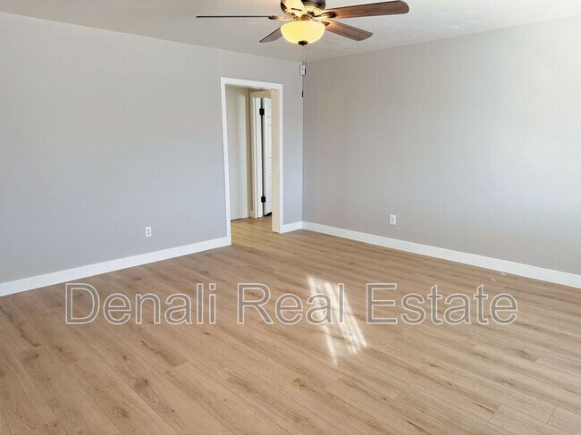 Building Photo - 1220 W Romo Jones St
