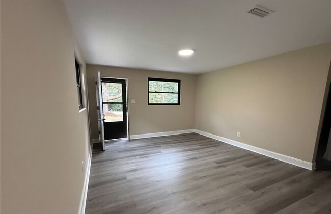 Foto del edificio - 904 8th Ave SW